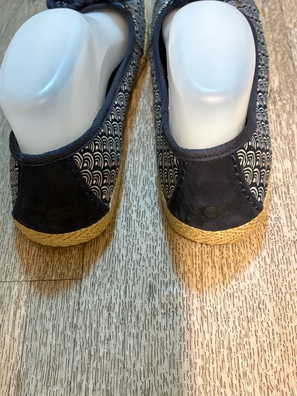 UGG NAVY BLUE ESPADRILLE FLATS SIZE 8 - Picture 5 of 8